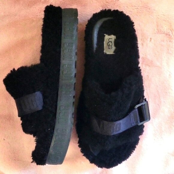 UGG Fluffita Black Sandals - Women's sz 9 - Picture 3 of 6